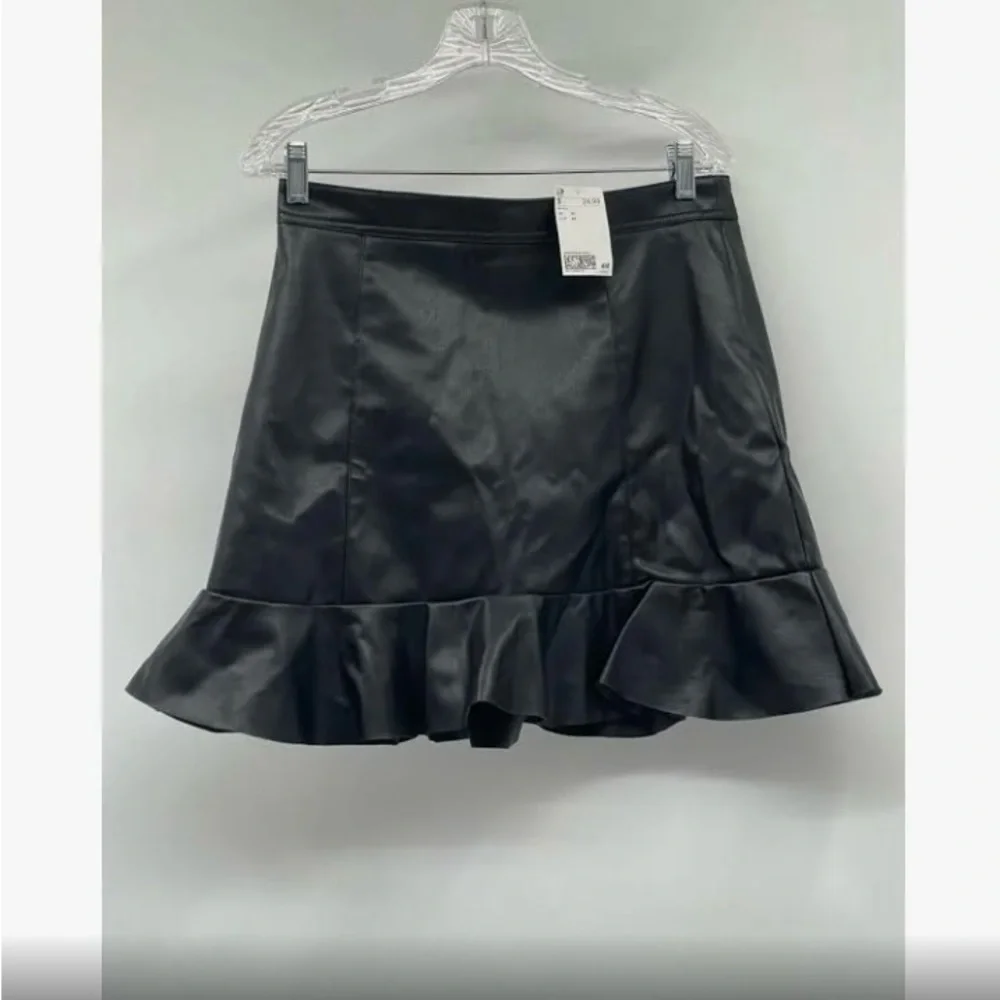 Divided Skirt Faux Leather Women Black Ruffle‎ Bottom Mini Short- NWOT.